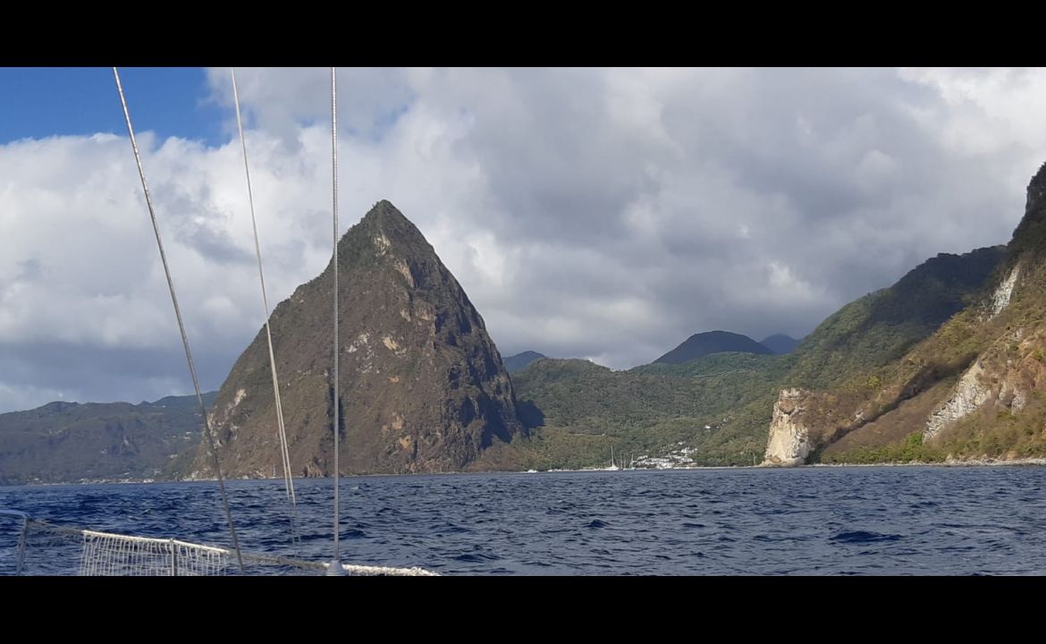 Piton dominant la baie de Soufrière - Sainte Lucie Piton dominant la baie de Soufrière - Sainte Lucie