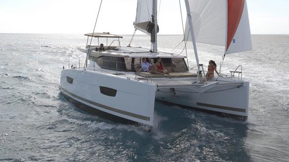 Le Lucia 40 vous réserve de belles performances sous voile Le Lucia 40 vous réserve de belles performances sous voile