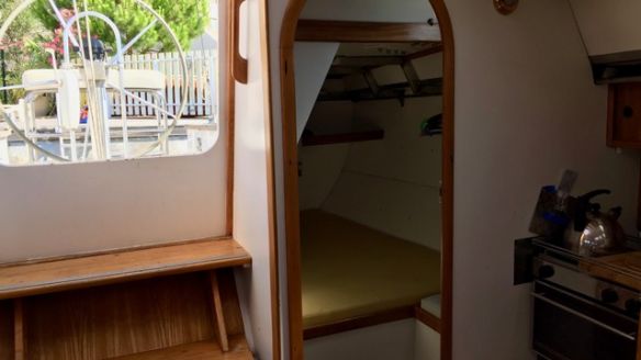 Cabine arrière coin cuisine et vue cockpit Cabine arrière coin cuisine et vue cockpit