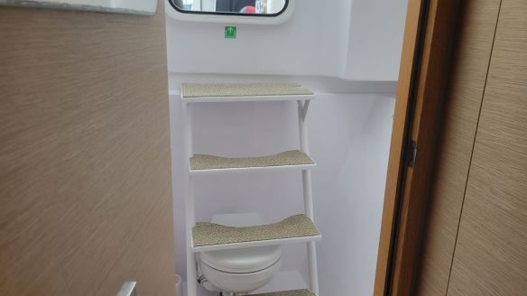 Coin toilette niveau cabine arrière Yanel - NEEL47