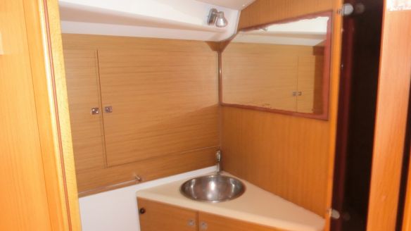 Salle d'eau, Lotus, Sun Odyssey 50DS Salle d'eau, Lotus, Sun Odyssey 50DS