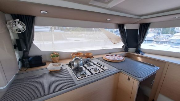 Saba 50 maestro : kitchen area Saba 50 maestro : kitchen area